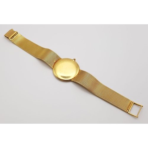 54 - A gents, Vacheron & Constantin, 18 K yellow gold watch. Slim body, with 32 mm dial, white metal face... 