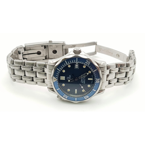 7 - OMEGA SEAMASTER BLUE DIAL AND BEZEL QUARTZ DIVERS WATCH, 36MM CASE  
IN FULL WORKING ORDER SERVICED ... 