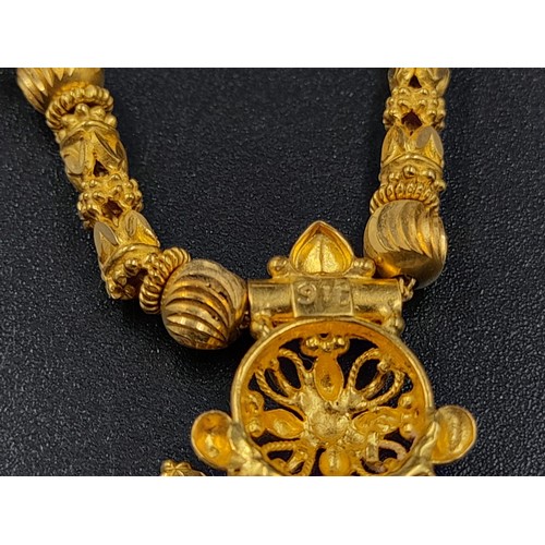 59 - An interesting lot of high carat yellow gold group of items (possibly Indian). Total weight: 117 g.