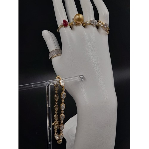 87 - A 9K and 18K Gold Mixed Jewellery Lot. To include:
9K Gold - Red and White stone ring - size L, 5 st... 