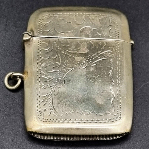 1000 - An Antique Silver Plated Vesta Case. Hinge works well.
4.5 x 6cm.