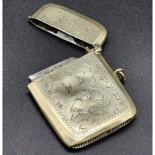 1000 - An Antique Silver Plated Vesta Case. Hinge works well.
4.5 x 6cm.