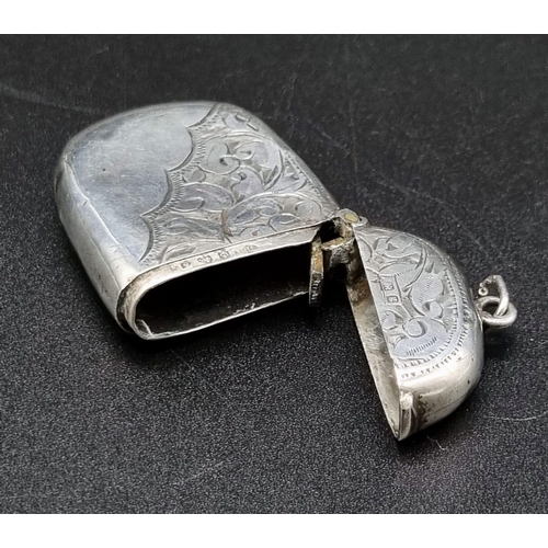 295 - An Antique Silver Vesta Case. Hallmarks for Birmingham 1906. Hinge works well. 3 x 4.5cm