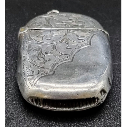 295 - An Antique Silver Vesta Case. Hallmarks for Birmingham 1906. Hinge works well. 3 x 4.5cm