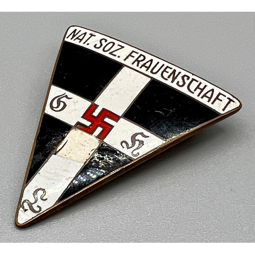 345 - A WW2 German Nazi National Socialist Ladies Badge. Fifth form.