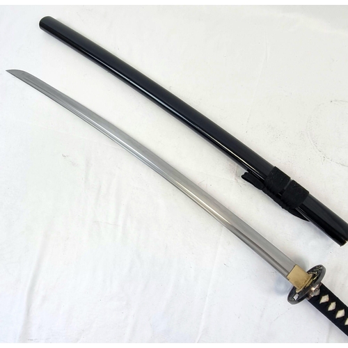 387 - A Reproduction Hand-Forged Tetsuyama Katana. Comes with a scabbard. Blade length - 74cm.