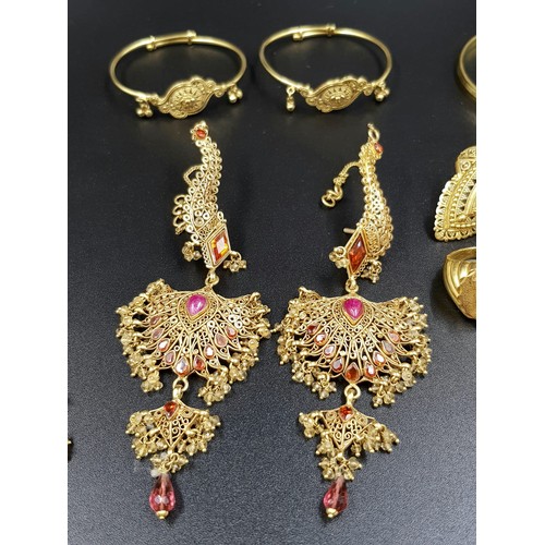 34 - A MIXED LOT OF GOLD JEWELLERY TO INCLUDE:
6 X 22K GOLD RINGS   48.5gms
A 22K GOLD BABY KADA   12.7gm... 