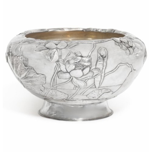 521 - ANTIQUE 20thC JAPANESE SOLID SILVER PUNCH BOWL ,SAMURAI SHOKAI c.1900.
bowl decorated with leaves an... 