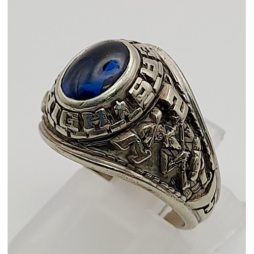 377 - A 1972 10K White Gold with Blue Stone Rogers High School Commemorative Ring. Size L. 6.32g