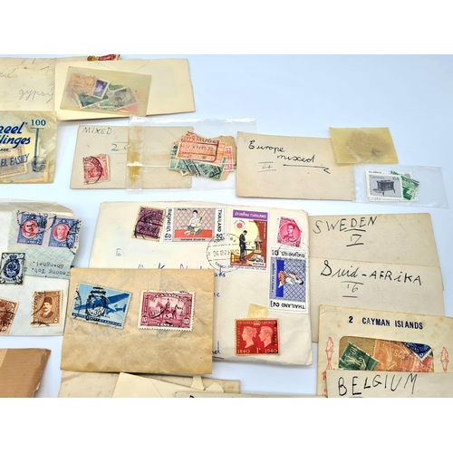 975 - A Pot Luck Vintage and Antique Stamp Collection. Please see photos. A/F