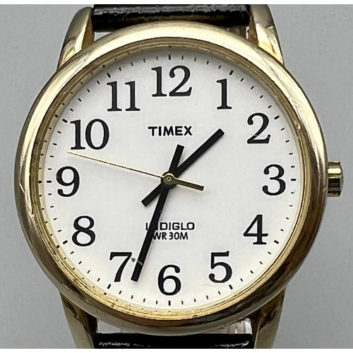 604 - A Timex Indiglo Quartz Gents Watch. Leather strap. 
Case - 36mm. In working order.