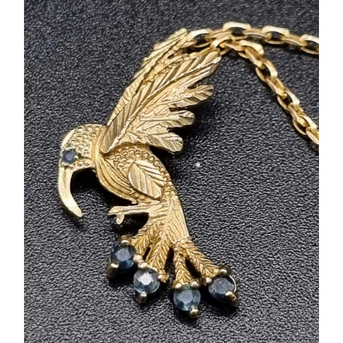 65 - A 9K Yellow Gold and Sapphire Bird of Prey Pendant - On a 9K yellow gold link necklace. 2.5 and 52cm... 