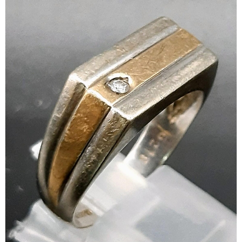 253 - A 9K Yellow and White Gold Diamond Signet Ring. Size T.
6.08g.