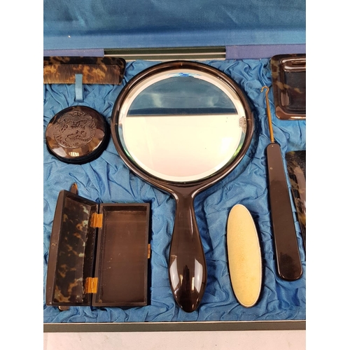 986 - An Antique Ladies Tortoise shell grooming set in a satin lined vanity case. Very good condition. 12 ... 