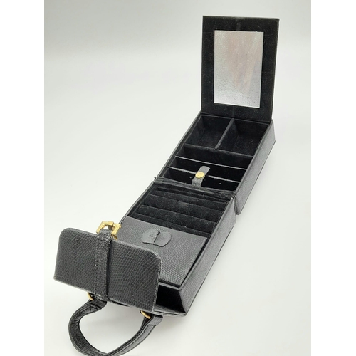 1000 - Faux leather travelling jewellery box, has compartments for earrings, rings, bracelets and necklaces... 