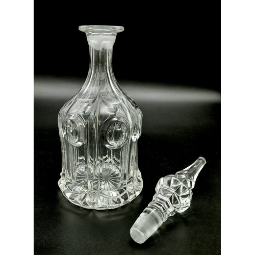 1035 - A very stylish glass decanter with glass stopper, stands 32cm in height.