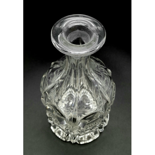 1035 - A very stylish glass decanter with glass stopper, stands 32cm in height.