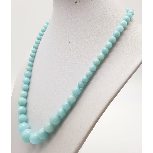 497 - A Graduated Pale Blue Aquamarine Bead Necklace.
14mm largest bead. 44cm