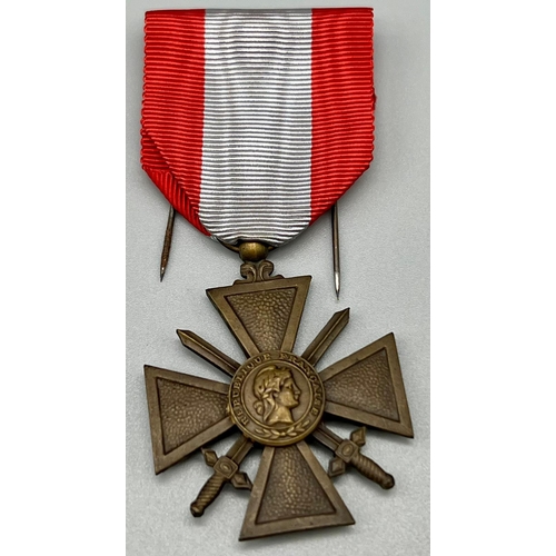 305 - WW2 French War Cross (Overseas Croix De Guerre Theatres Operations Exterieurs) in Original Box