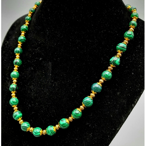 1111 - A Green Malachite Beaded Gilded Necklace. 48cm.