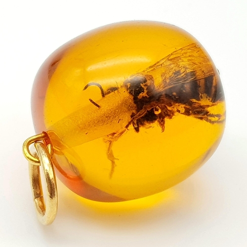 936 - A Bee Set in an Amber-Coloured Resin Pendant. 2.5cm