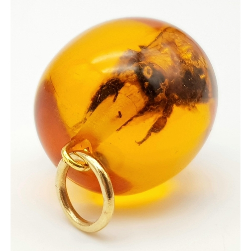 936 - A Bee Set in an Amber-Coloured Resin Pendant. 2.5cm