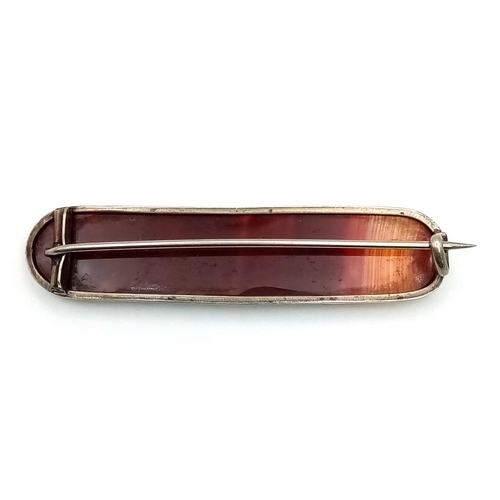 1118 - A Vintage Banded Agate Elongated Brooch. 6cm.