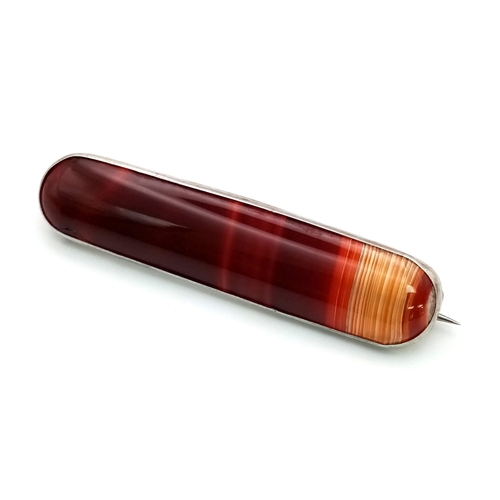 1118 - A Vintage Banded Agate Elongated Brooch. 6cm.