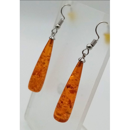 1160 - A Pair of Amber-Coloured Resin Teardrop Earrings.
3.5cm.