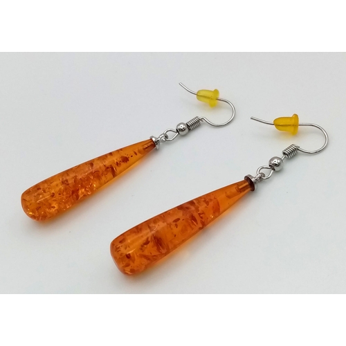 1160 - A Pair of Amber-Coloured Resin Teardrop Earrings.
3.5cm.