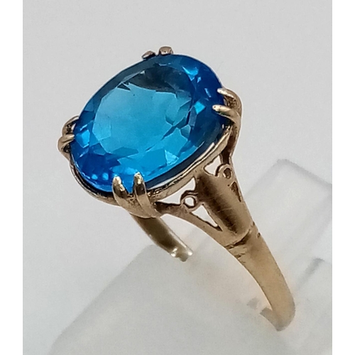 207 - A 9K Yellow Gold Bright London-Blue Topaz Ring. 6ct topaz. Size O. 2.84g total weight.