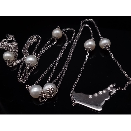 45 - A Gorgeous 18K White Gold South Sea Pearl Necklace with a  Seven Diamond 18K White gold Pendant. 3 a... 