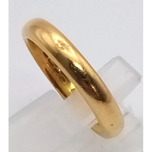 1009 - A Vintage 22k Yellow Gold Band Ring. Size Q. 7.82g