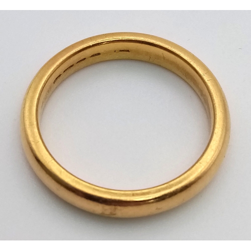 1009 - A Vintage 22k Yellow Gold Band Ring. Size Q. 7.82g