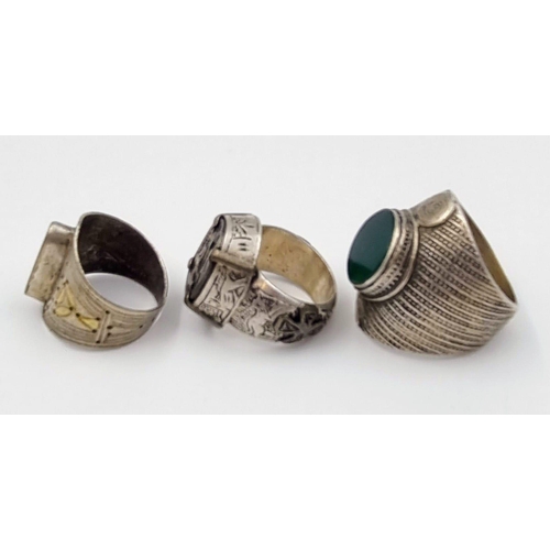 775 - Seven Silver Eclectic Vintage Rings! Some wonderful designs and colours. 80g total weight.