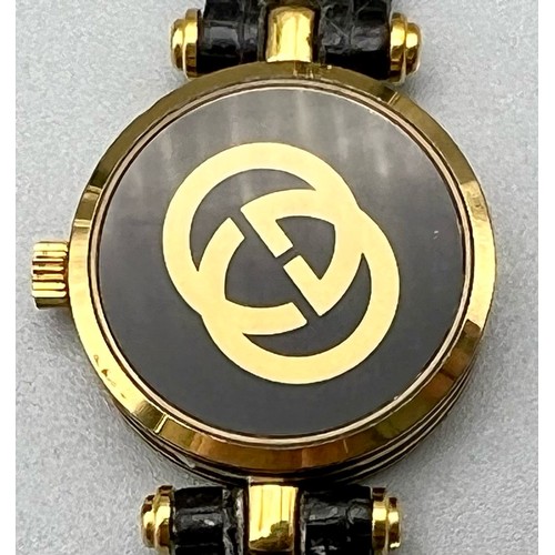 396 - A Gucci Ladies Quartz Dress Watch. Leather strap. Gucci emblem case - 20mm. Black dial, in working o... 