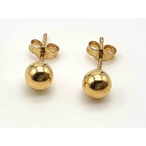 647 - PAIR OF 9K YELLOW GOLD BALL STUD EARRINGS 0.4G