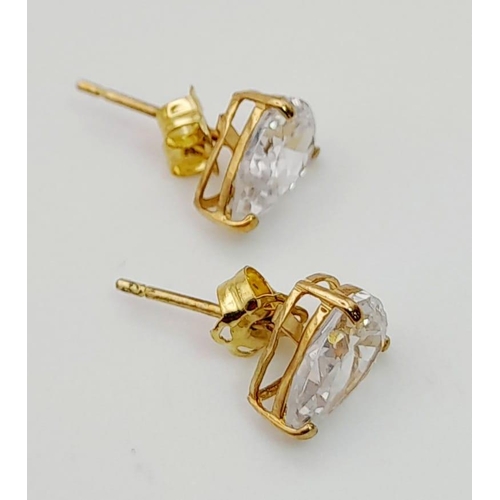 648 - PAIR OF 9K YELLOW GOLD PEAR SHAPE CZ STONE STUD EARRINGS 0.8G