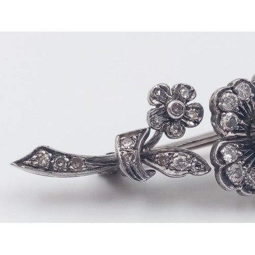 733 - A Victorian 15K Gold and Rose-Cut Diamond Floral Brooch. Beautifully designed - 1.5ct. 5.5cm. 7.33g ... 