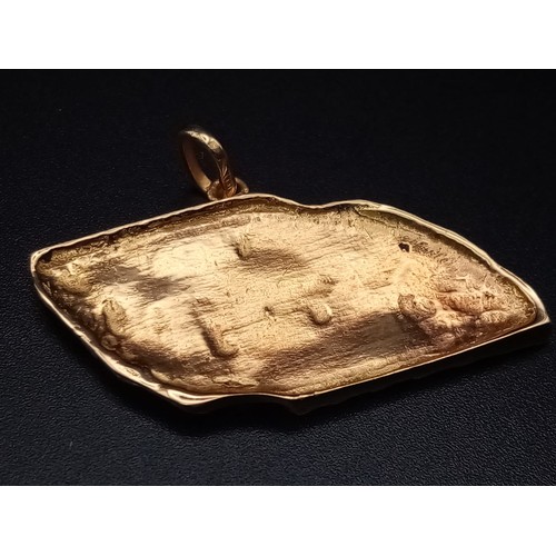 544 - A Very Sophisticated 18K Yellow Gold Egyptian Themed Pendant. 4 x 2cm. 10.4g.