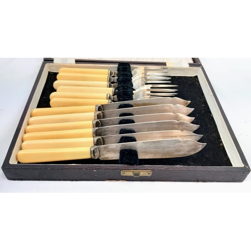 746 - SET OF SIX VINTAGE FISH FORKS AND KNIVES IN PRESENTATION BOX.