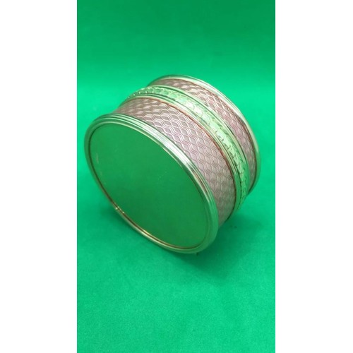 558 - Russian 14k solid gold pink enamel diamond snuff box 
Weight 118 grams
Height 2.8cm
Diameter 4.8cm
T... 