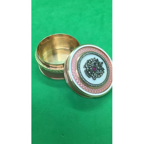 558 - Russian 14k solid gold pink enamel diamond snuff box 
Weight 118 grams
Height 2.8cm
Diameter 4.8cm
T... 