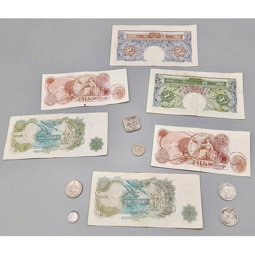 555 - A parcel of historic coins and bank notes to include: Two Walking Liberty ½ Dollar Silver Coins, 1 I... 