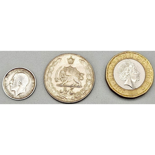 555 - A parcel of historic coins and bank notes to include: Two Walking Liberty ½ Dollar Silver Coins, 1 I... 