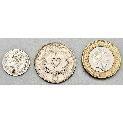 555 - A parcel of historic coins and bank notes to include: Two Walking Liberty ½ Dollar Silver Coins, 1 I... 