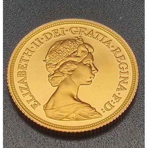 39 - A 1980 22K Gold Full Sovereign Proof Coin. 8g. Comes in a presentation case.