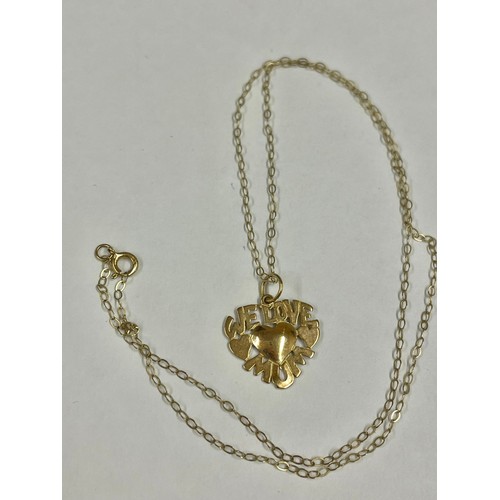 579 - 9ct gold pendant necklace ( we love mum )