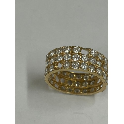 586 - Vintage 18ct gold & diamond ring , 2.8g ,some diamonds missing