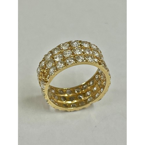 586 - Vintage 18ct gold & diamond ring , 2.8g ,some diamonds missing